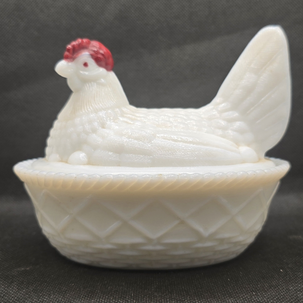 Vintage Westmoreland Milk Glass Rooster on a Nest Covered Dish 5" Long - Picture 3 of 7